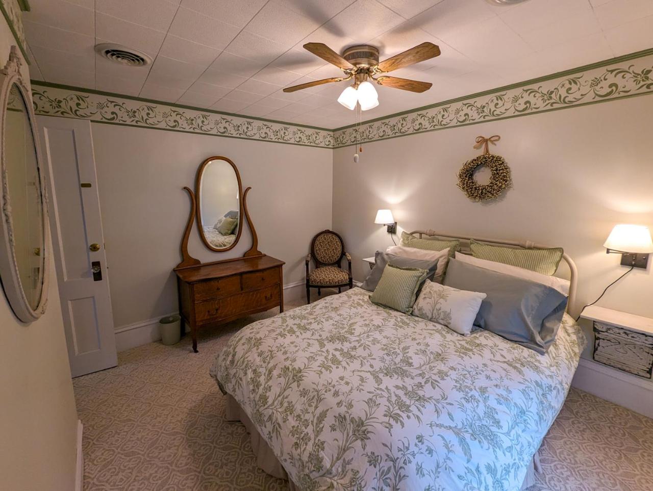 Hudson Manor Bed & Breakfast photo 2