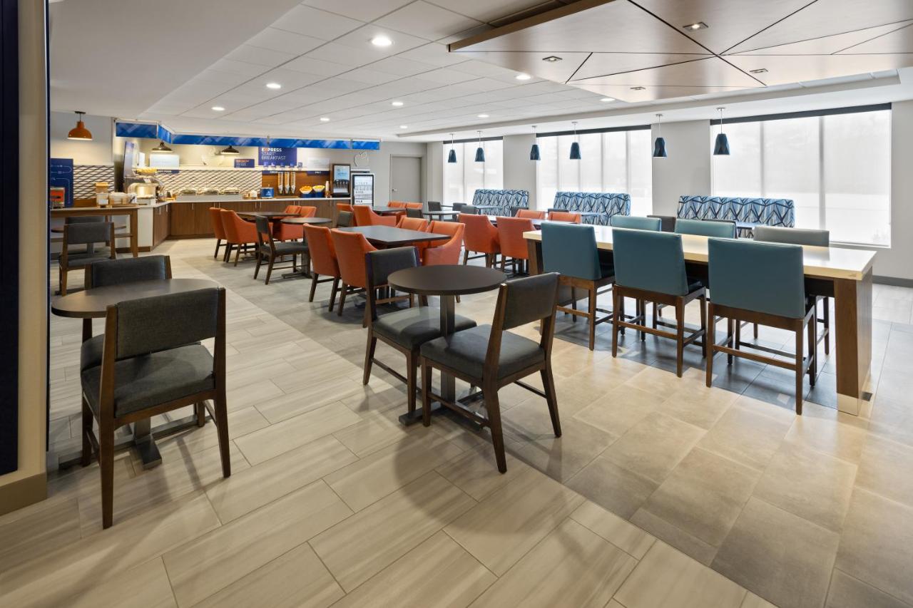 Photo - Holiday Inn Express Hotel & Suites Brattleboro by IHG