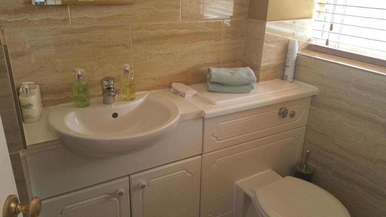Brentwood Guest House photo 2