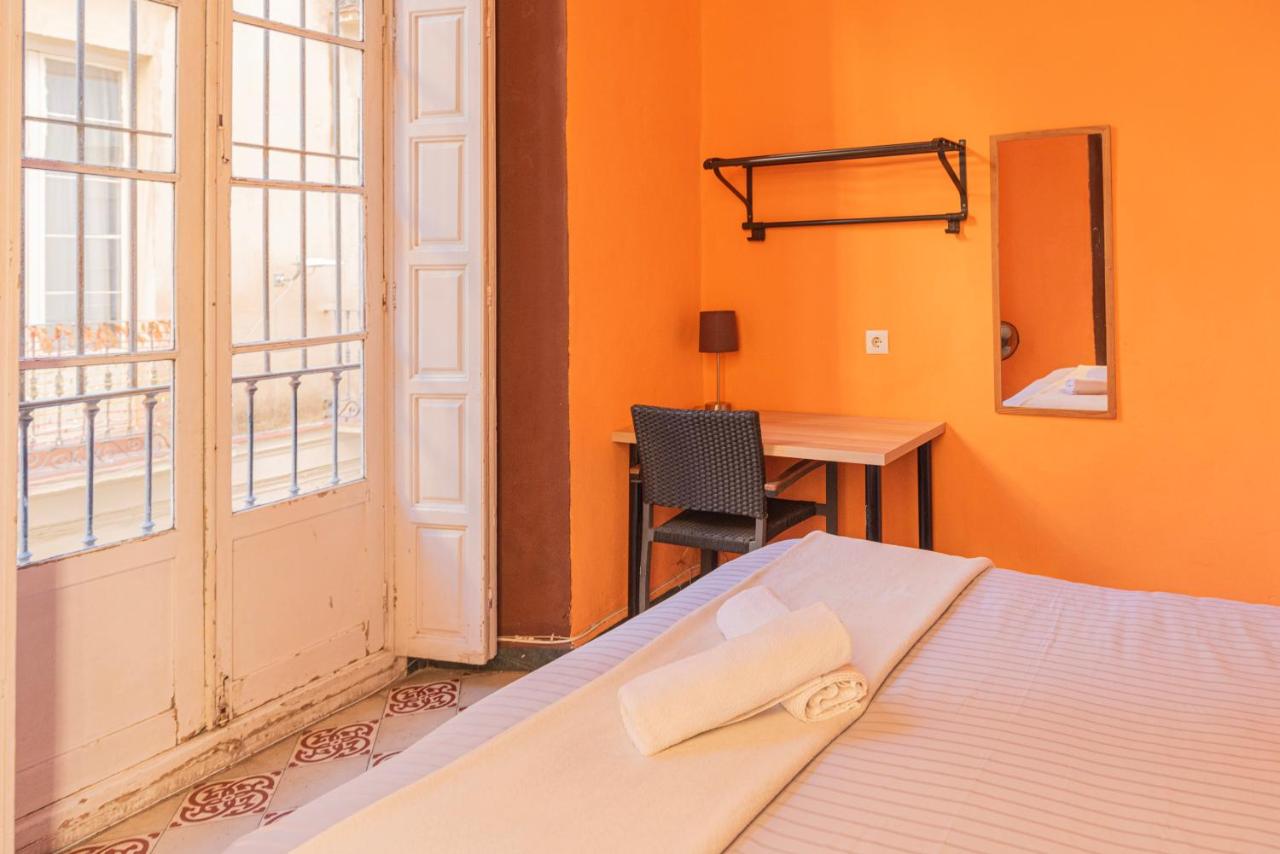Private Rooms in Historic Building on the Square photo 2
