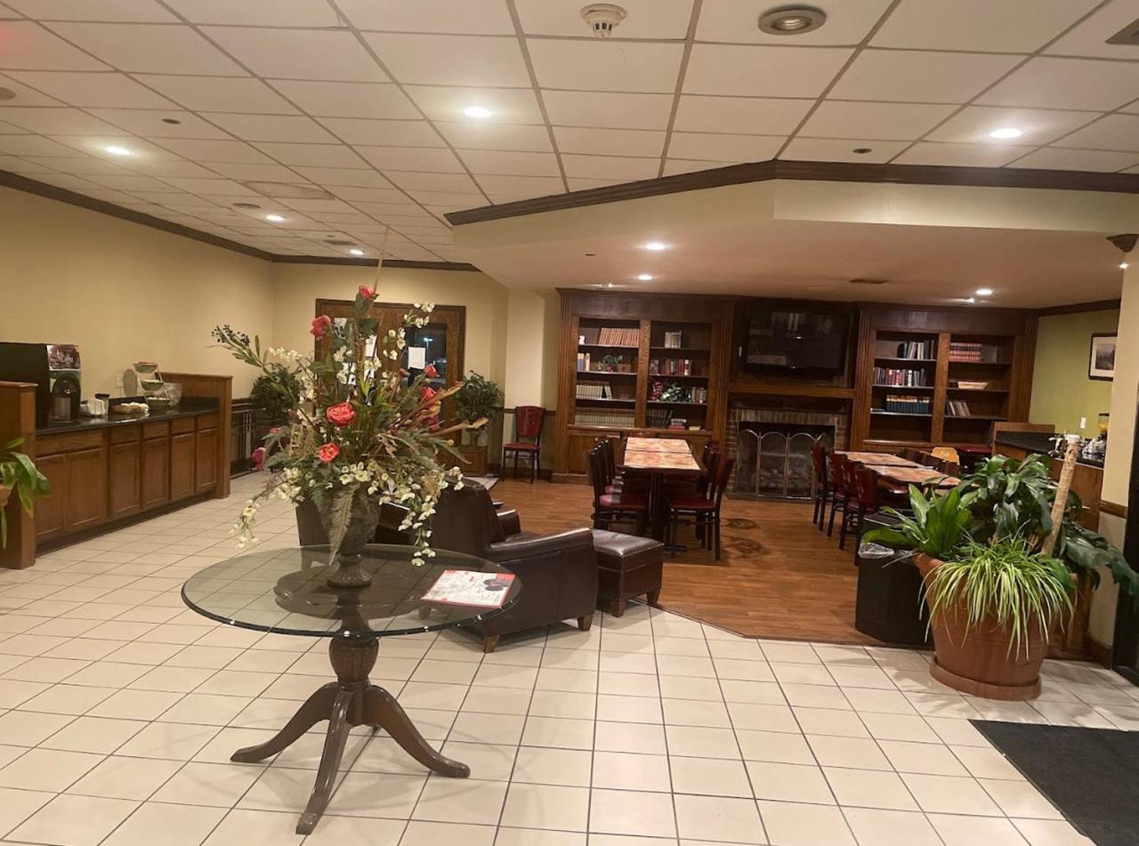 Econo Lodge Inn & Suites Norton - Wise South photo 3