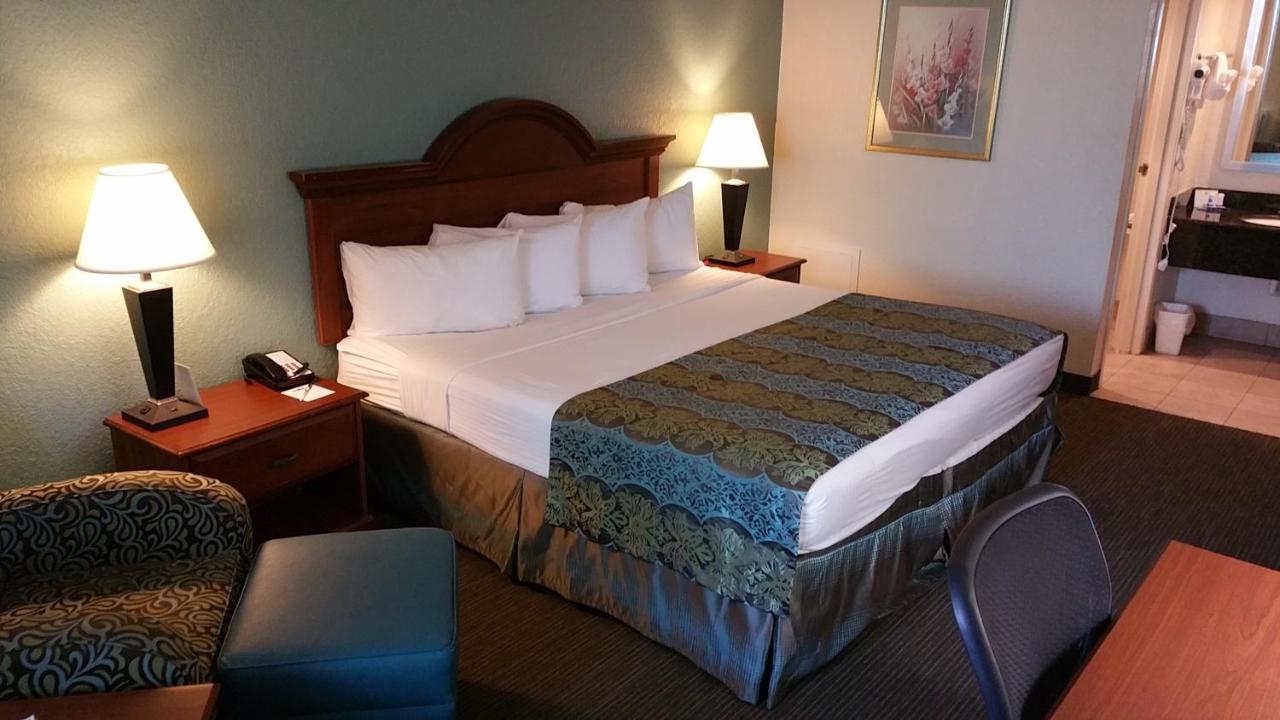 Photo - Baymont By Wyndham Sarasota