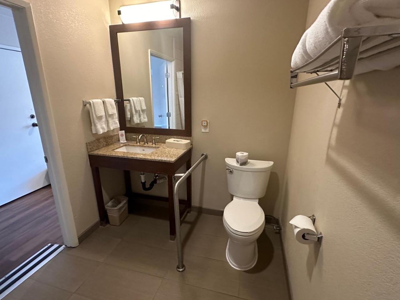 Comfort Inn Bishop photo 2