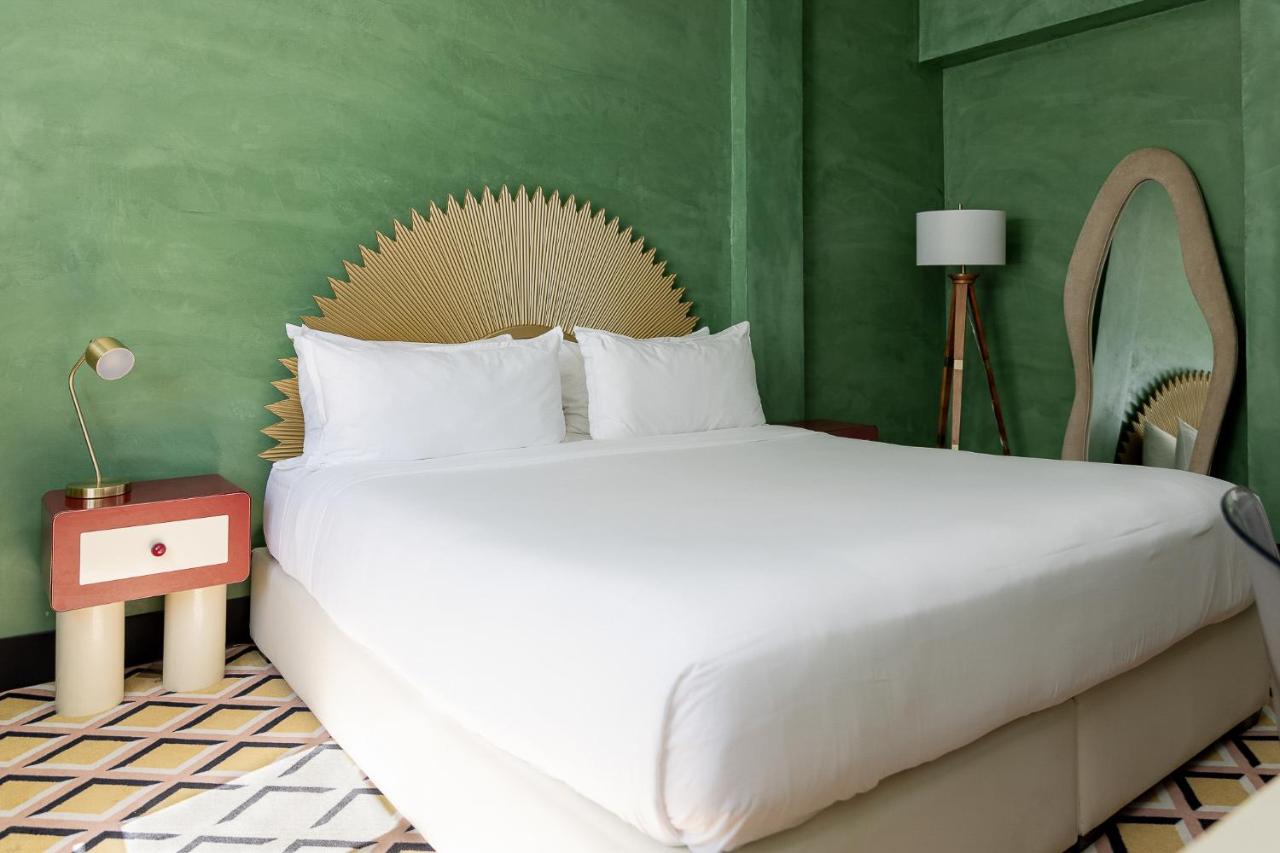 Crest Hotel Suites photo 2