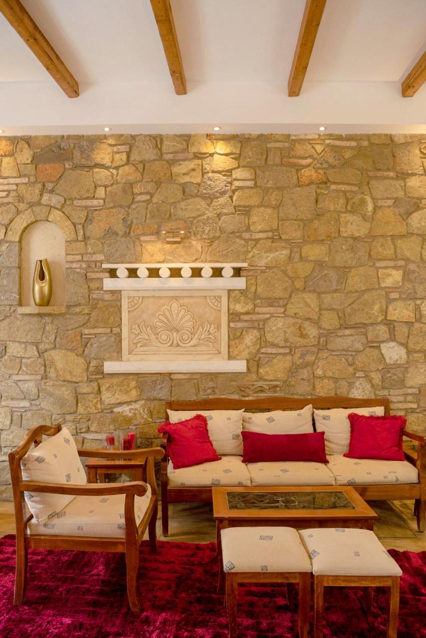 Artemis Hotel photo 2