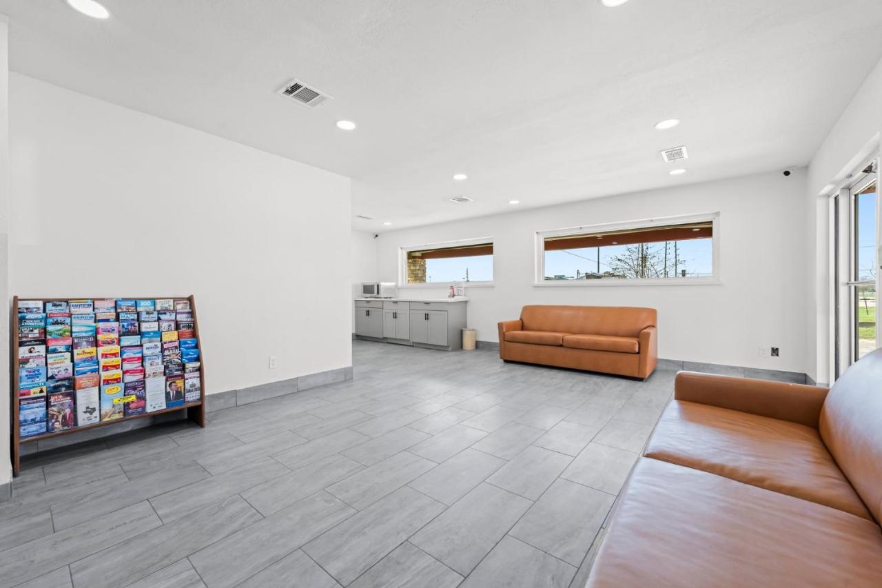 Econo Lodge Inn & Suites Sealy
