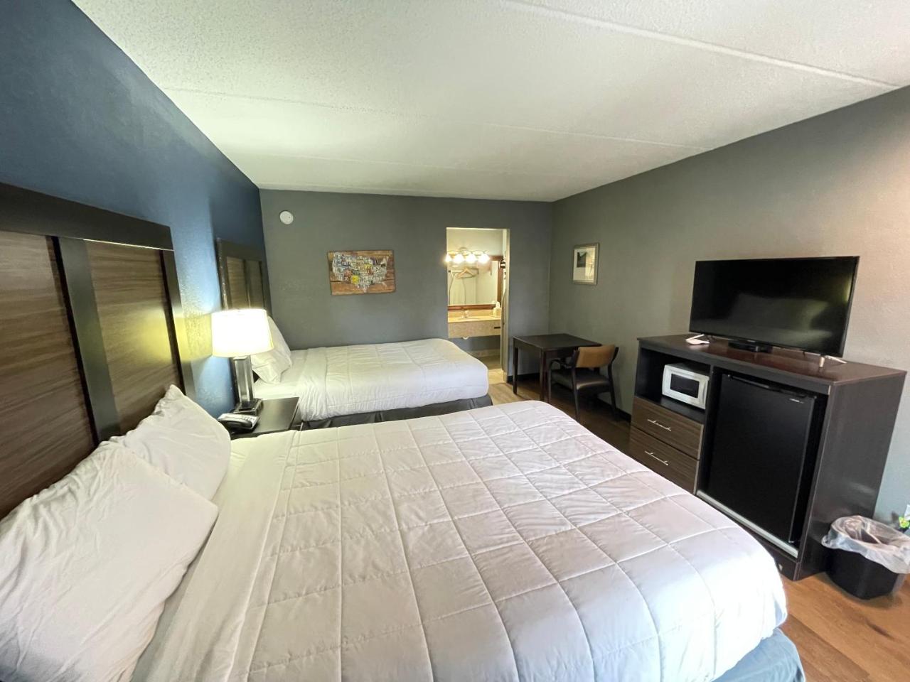 Econo Lodge Forest City photo 2