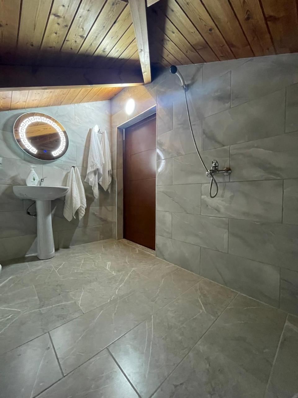 Berat Entryway photo 3