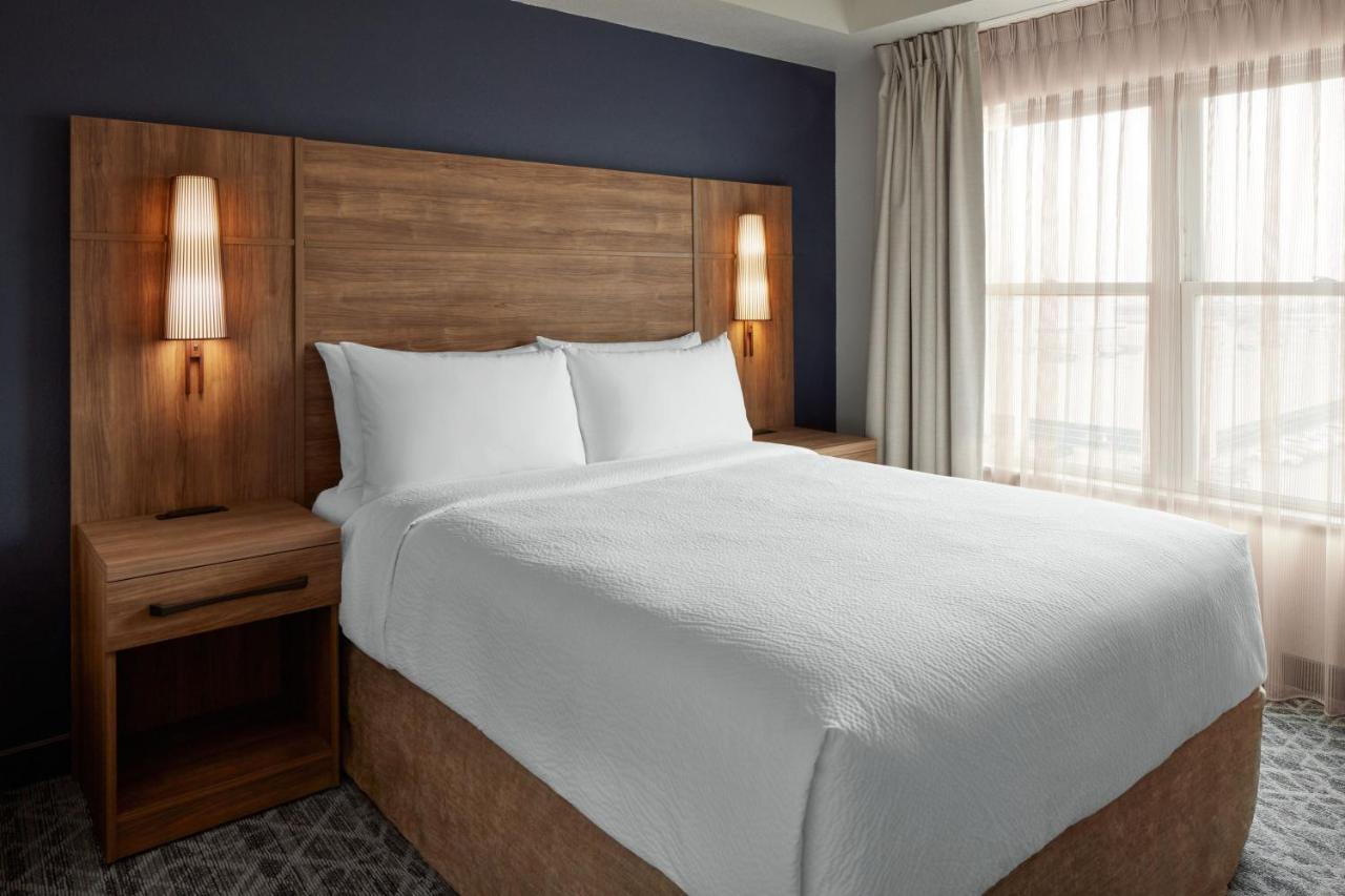 Residence Inn by Marriott Mississauga-Airport Corporate Centre West photo 3