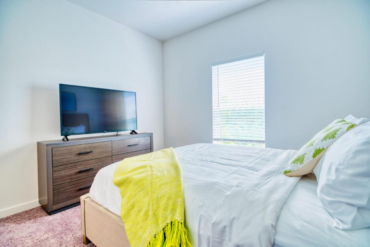 Deluxe One Bedroom Apartment - 3