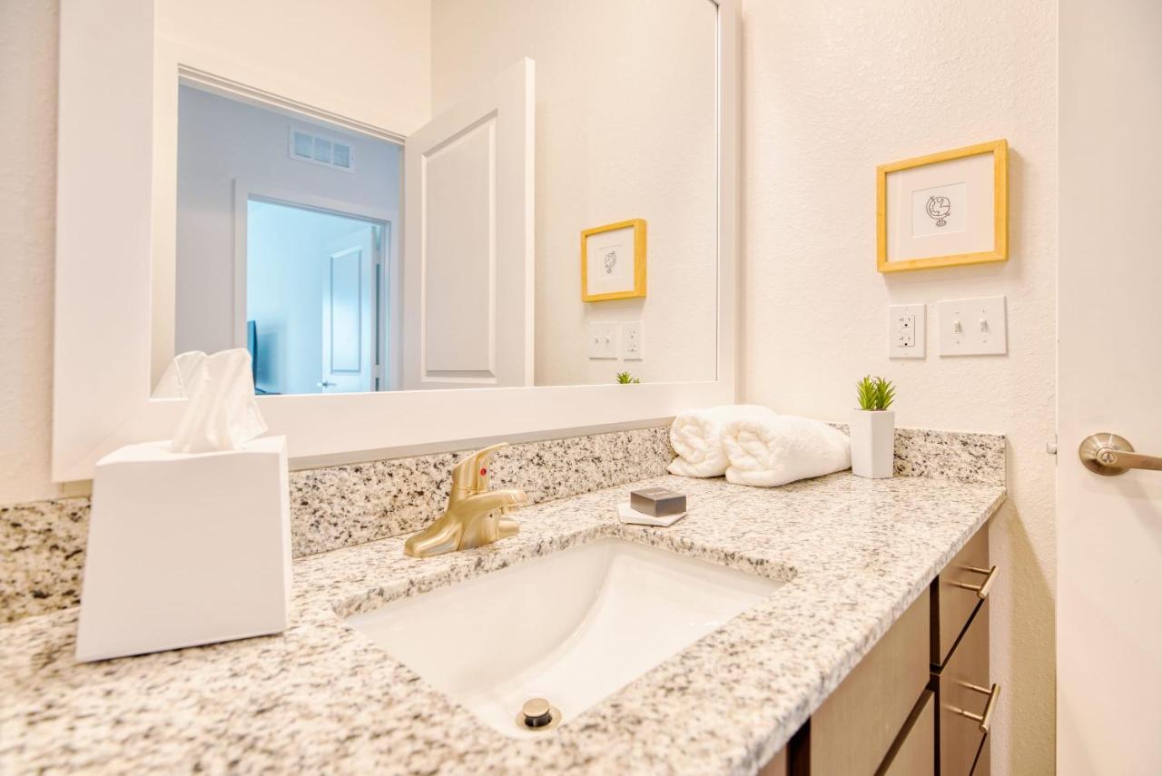 Deluxe One Bedroom Apartment - 6