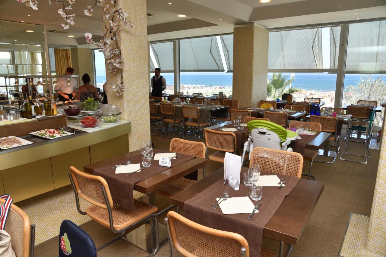 Hotel Fedora Riccione - FRONTE MARE photo 4