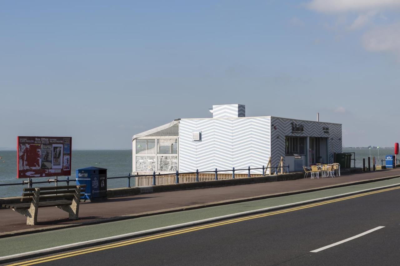 Southend Guest House - Close to Beach, Train Station & Southend Airport photo 2
