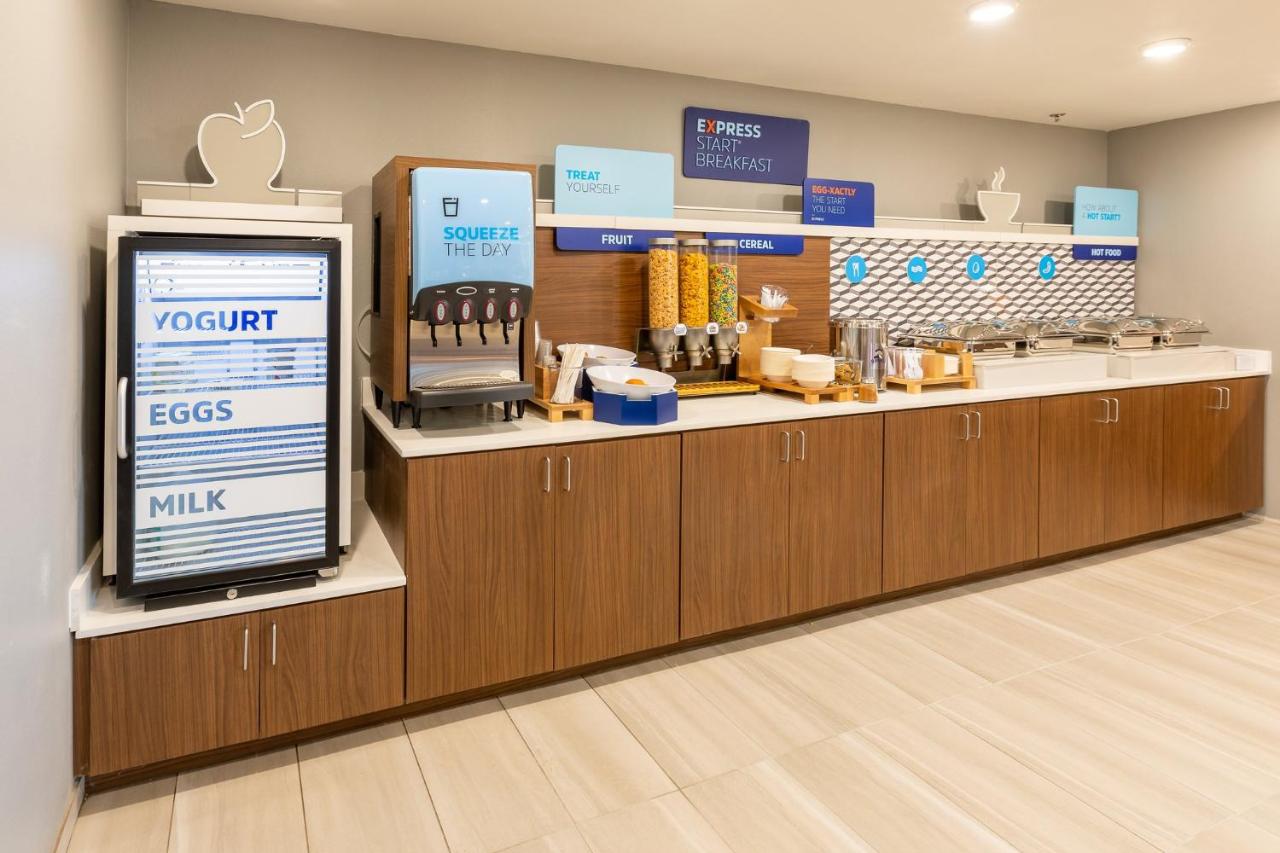 HOLIDAY INN EXPRESS AND SUITES ENGLEWOOD DENVER SOUTH By IHG photo 2