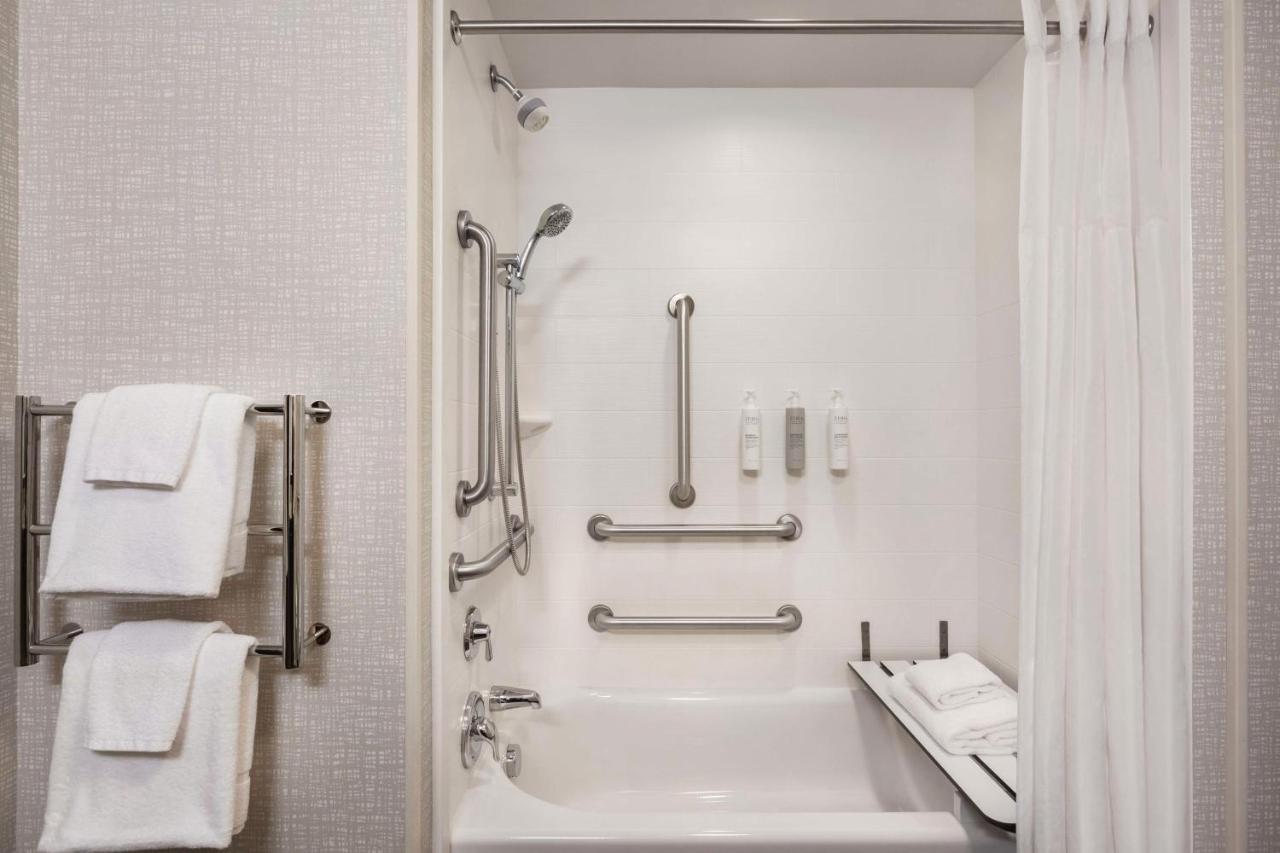 Hampton Inn & Suites York photo 3