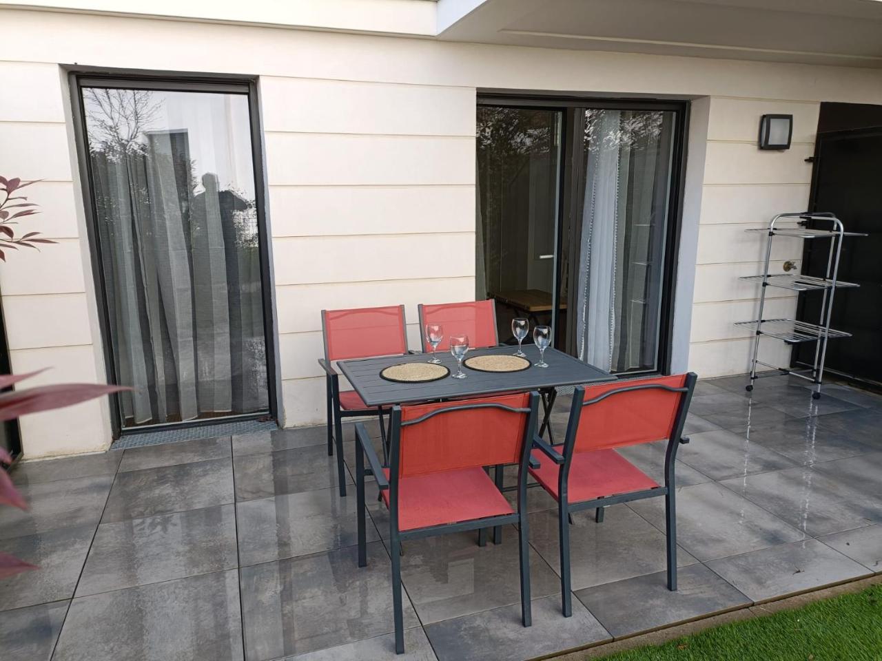 DISNEY - PARIS 5 Min DE DISNEY - PK privé gratuit - 4 personnes - Terrasse jardin - 3