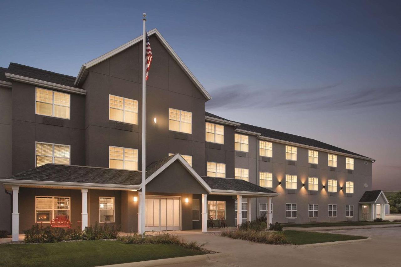 Country Inn & Suites by Radisson, Cedar Falls near University