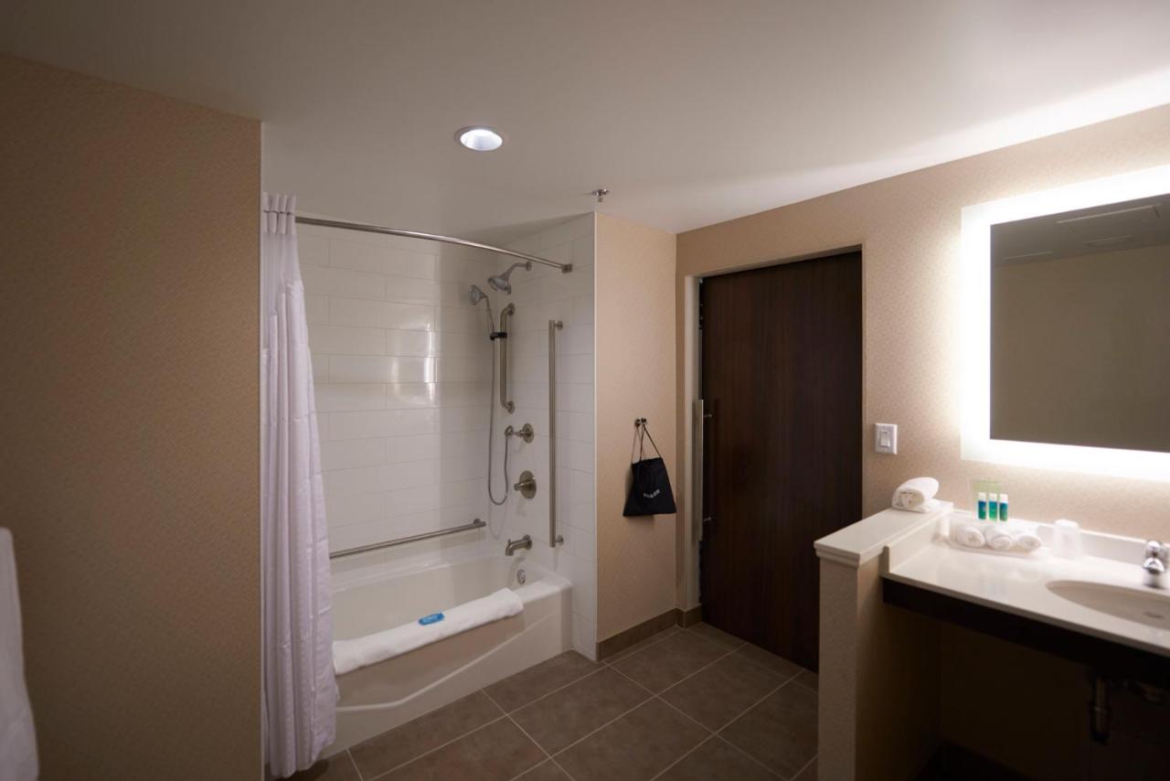 Holiday Inn Express & Suites St. John's Airport By IHG photo 4
