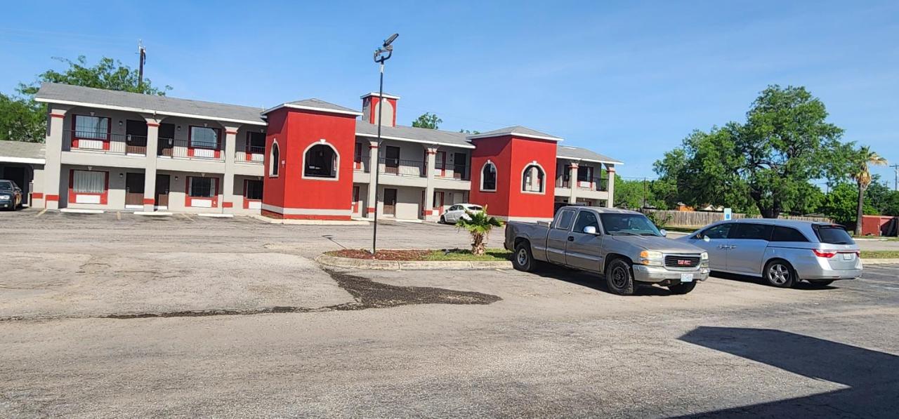 Econo Inn Lackland AFB-Seaworld San Antonio photo 4