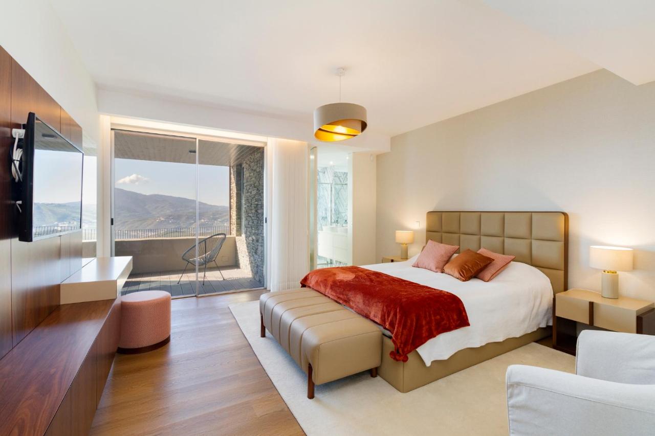 Douro Valley Luxury Home with Vineyard and Infinity Pool - 4