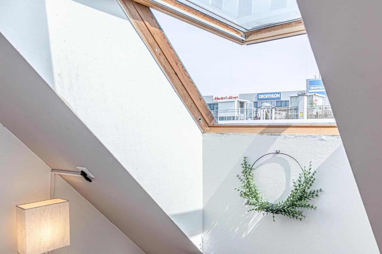 10-Min Walk to Hauptbahnhof, Cozy Private Rooms with AC, TV & WIFI