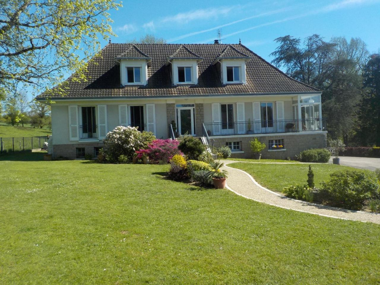 CHARMANT APPARTEMENT DANS MAISON DE CARACTERE - 2