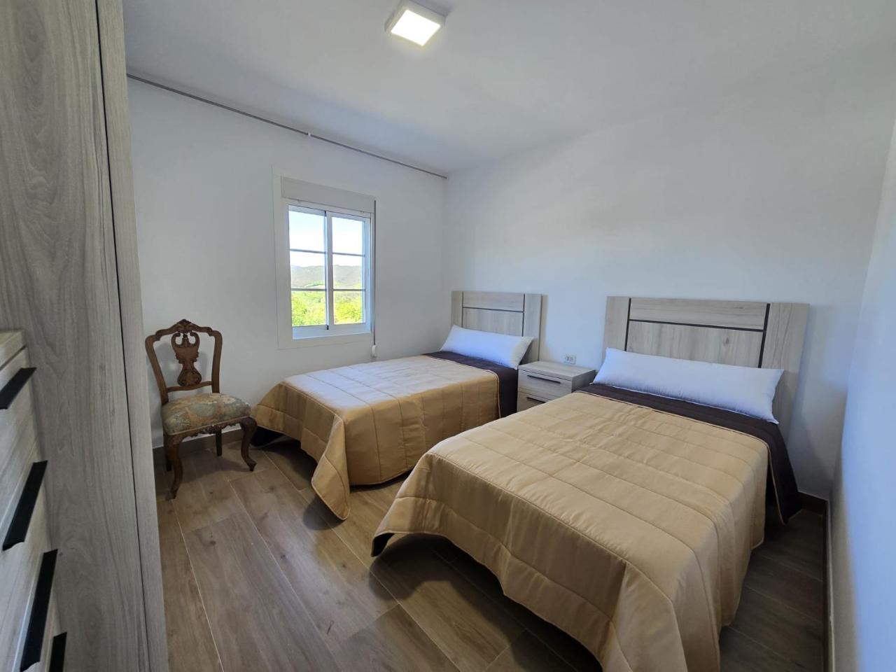 CASA DAVID-con cuadras para caballos - 5