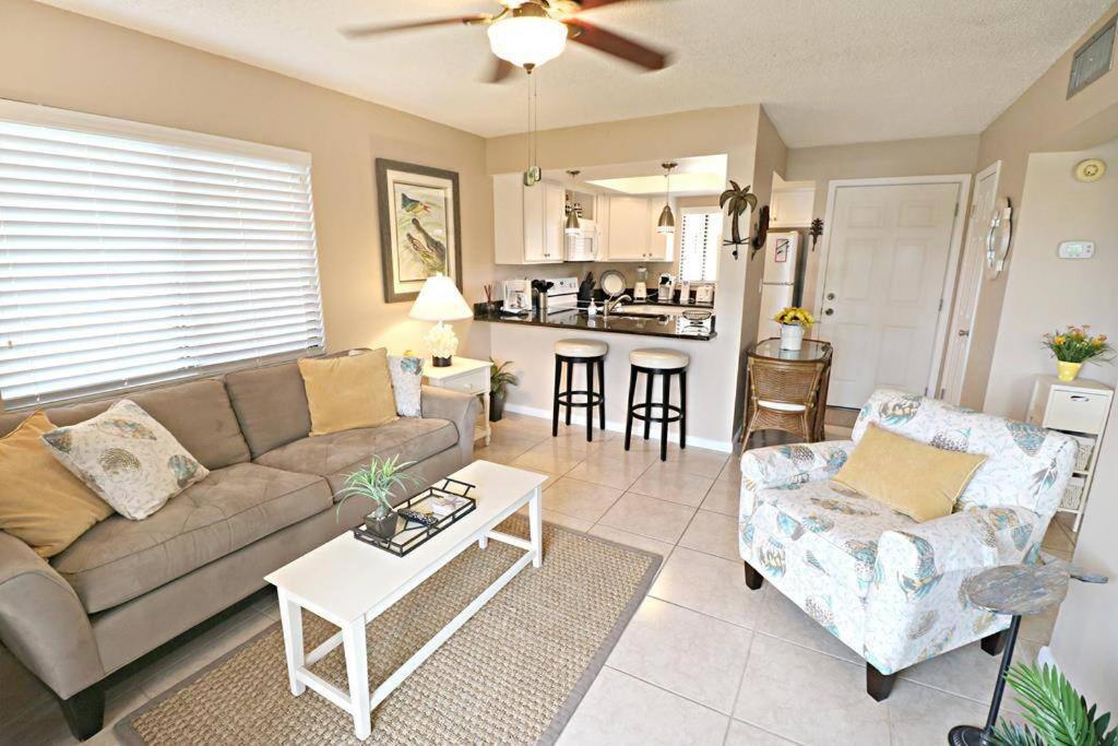 Beach Side complex B23 1 Bed 1 Bath w/Heated Pool photo 2