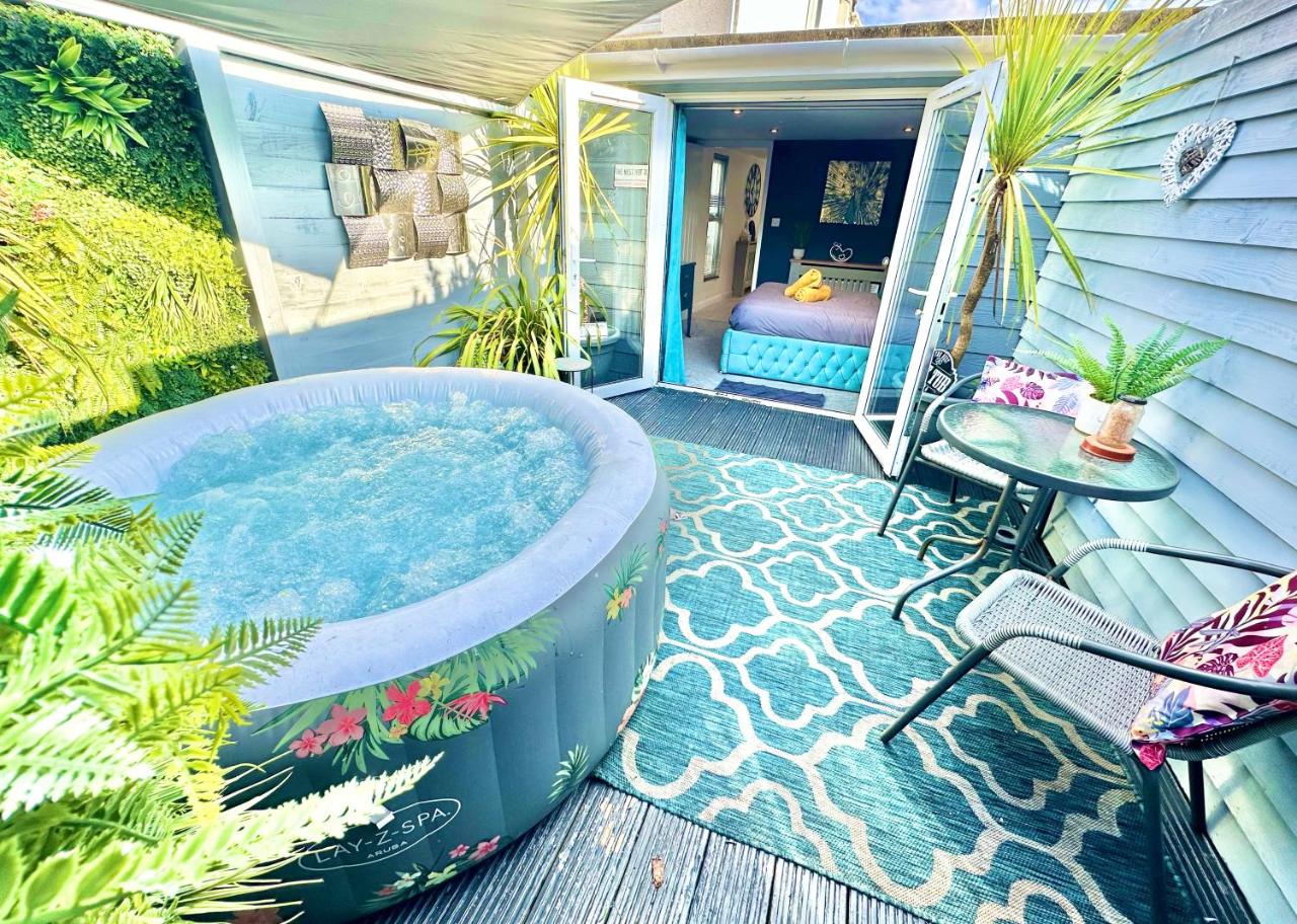 A Hidden Gem With Private Hot Tub and Garden - Netflix - Fast Wifi - Free Parking - 2