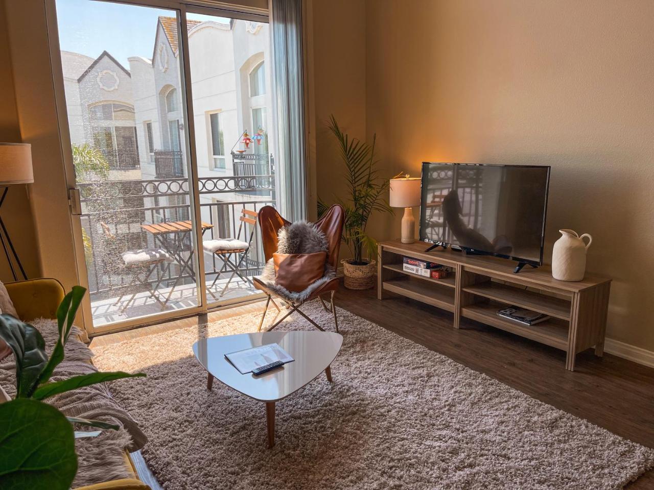 Sunny 1BDR centrally located in Marina del Rey - 3