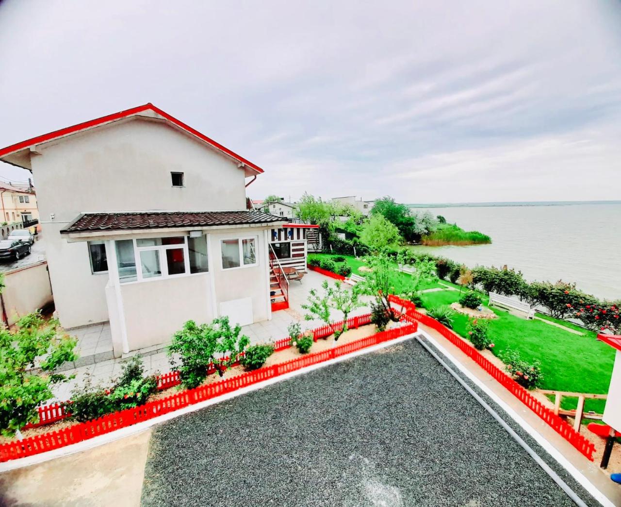 LakeViewHouse