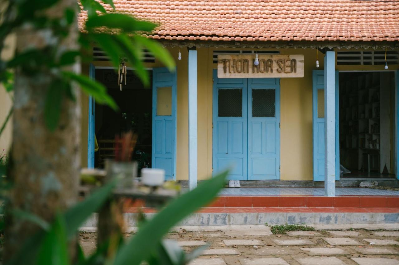 Thôn Hoa Sen