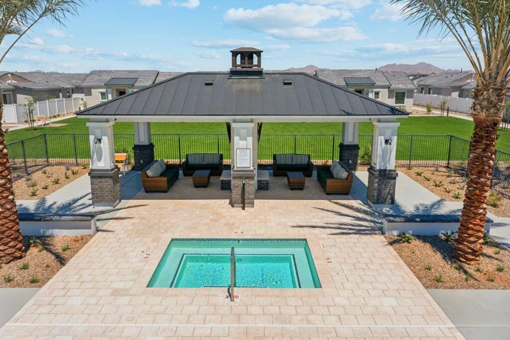 Breezy Modern House in Casa Grande with Pool,BBQ - 2