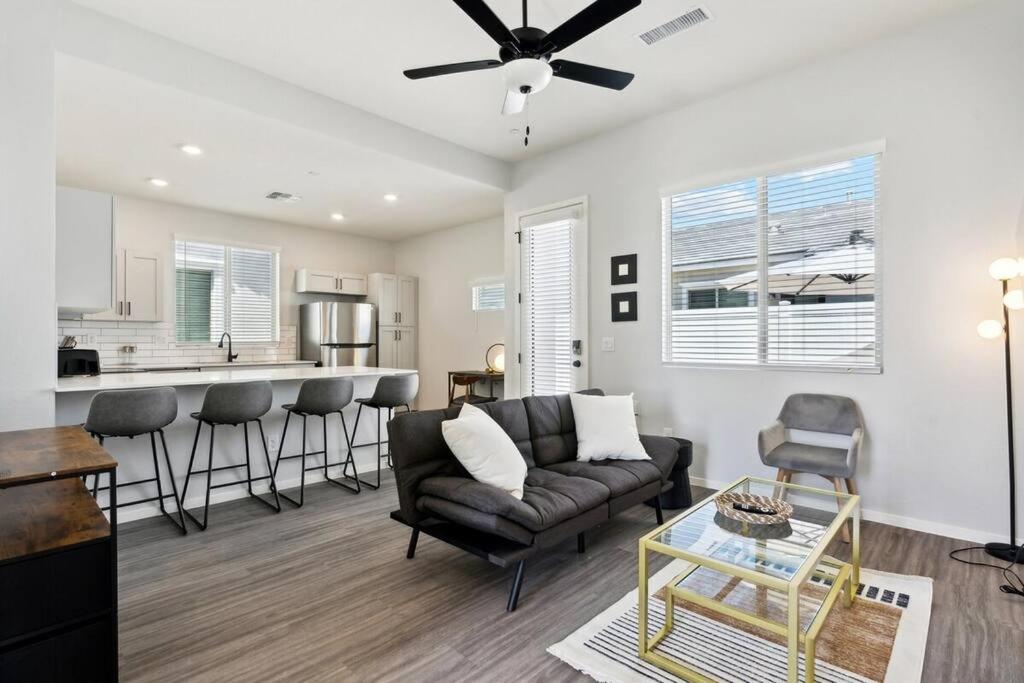 Breezy Modern House in Casa Grande with Pool,BBQ - 6