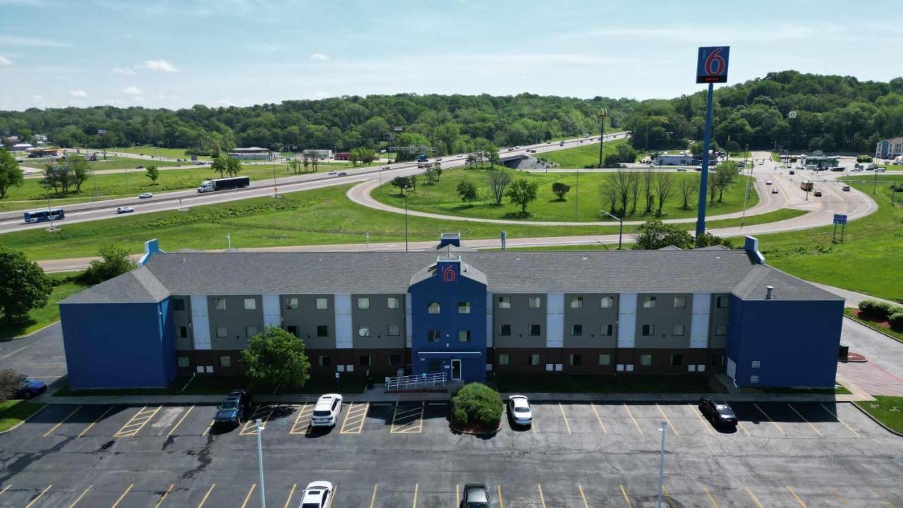 Motel 6 Caseyville, IL