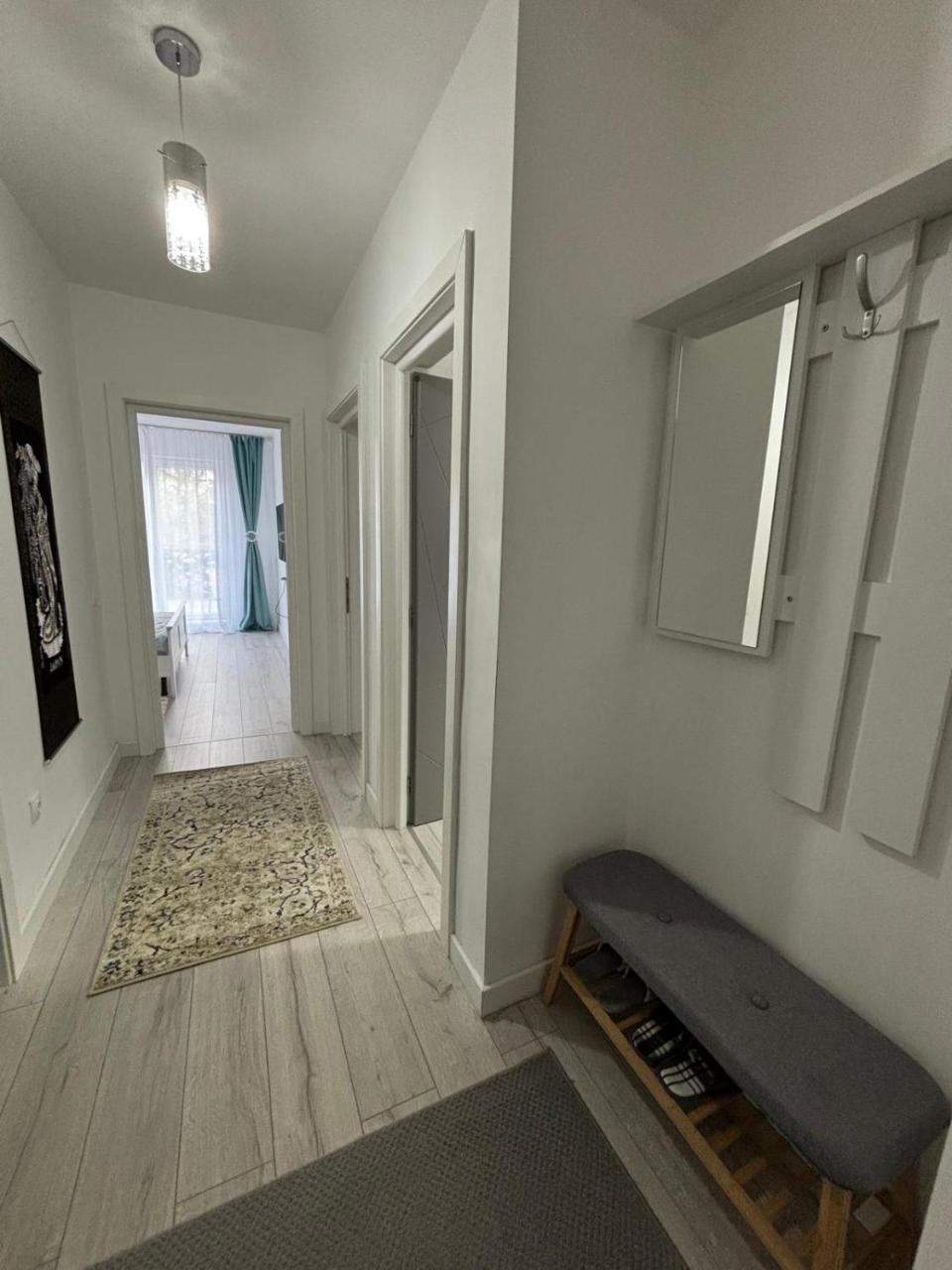 White DeLuxe Apartment - 6