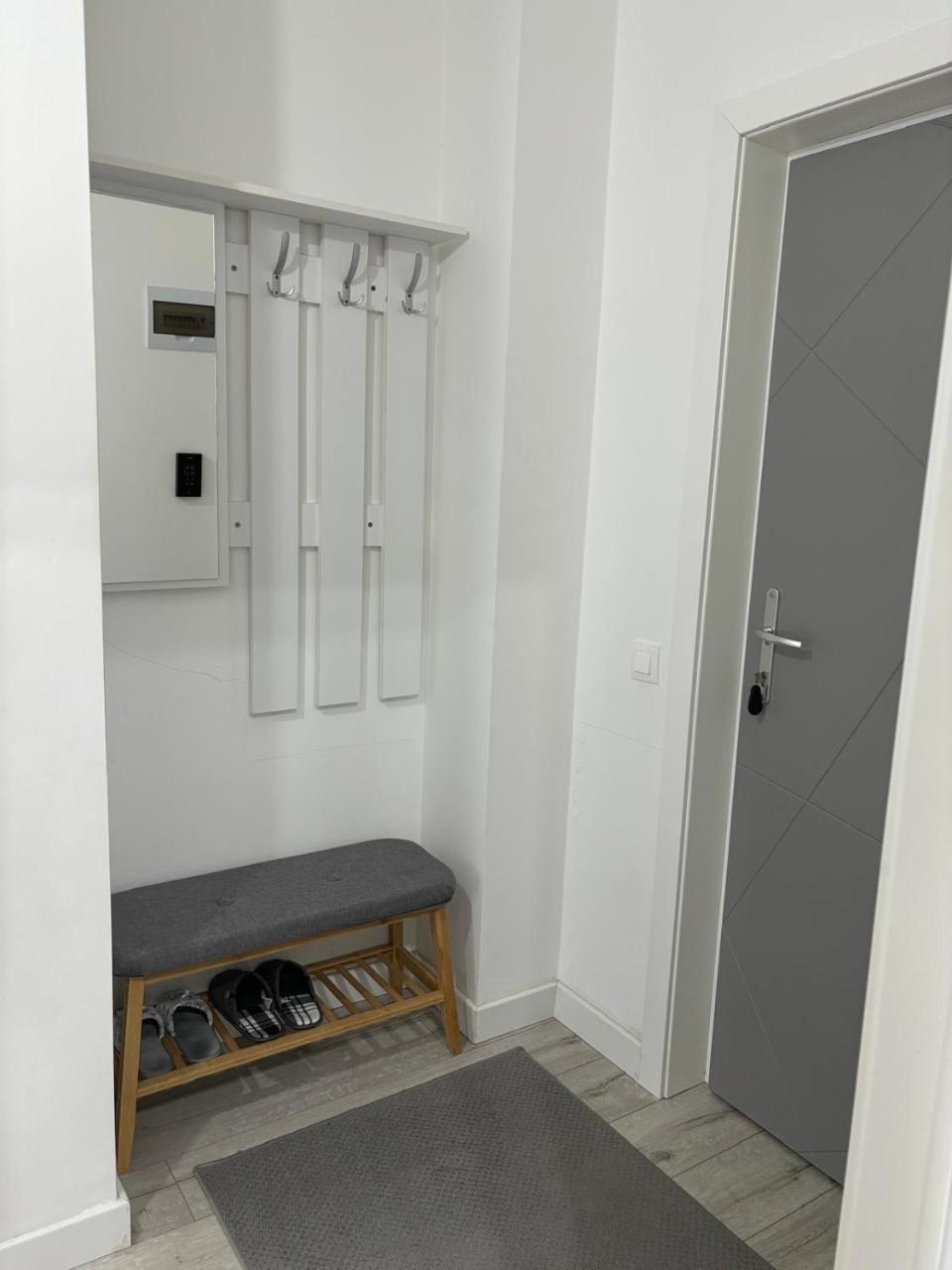 White DeLuxe Apartment - 4