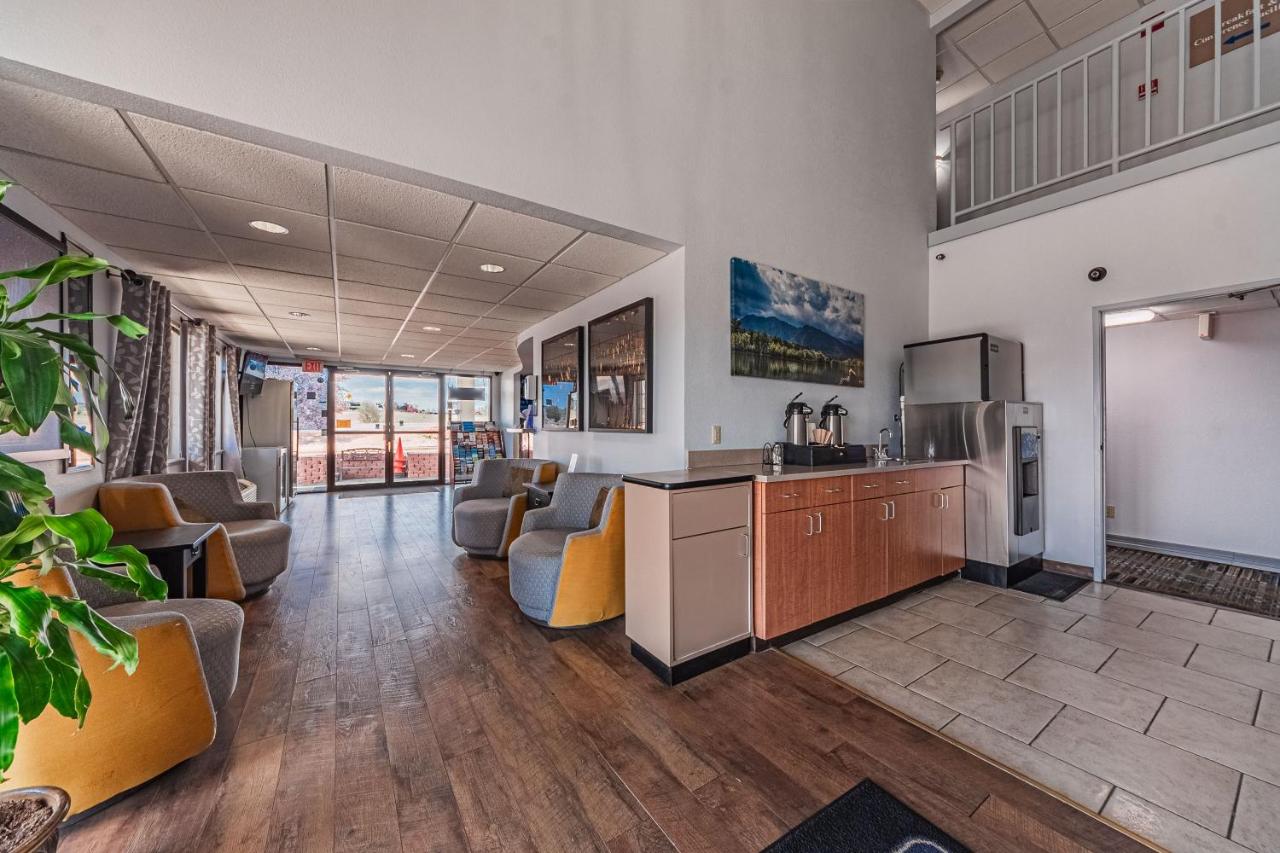 Photo - Travelodge By Wyndham Colorado Springs/hwy 24 E