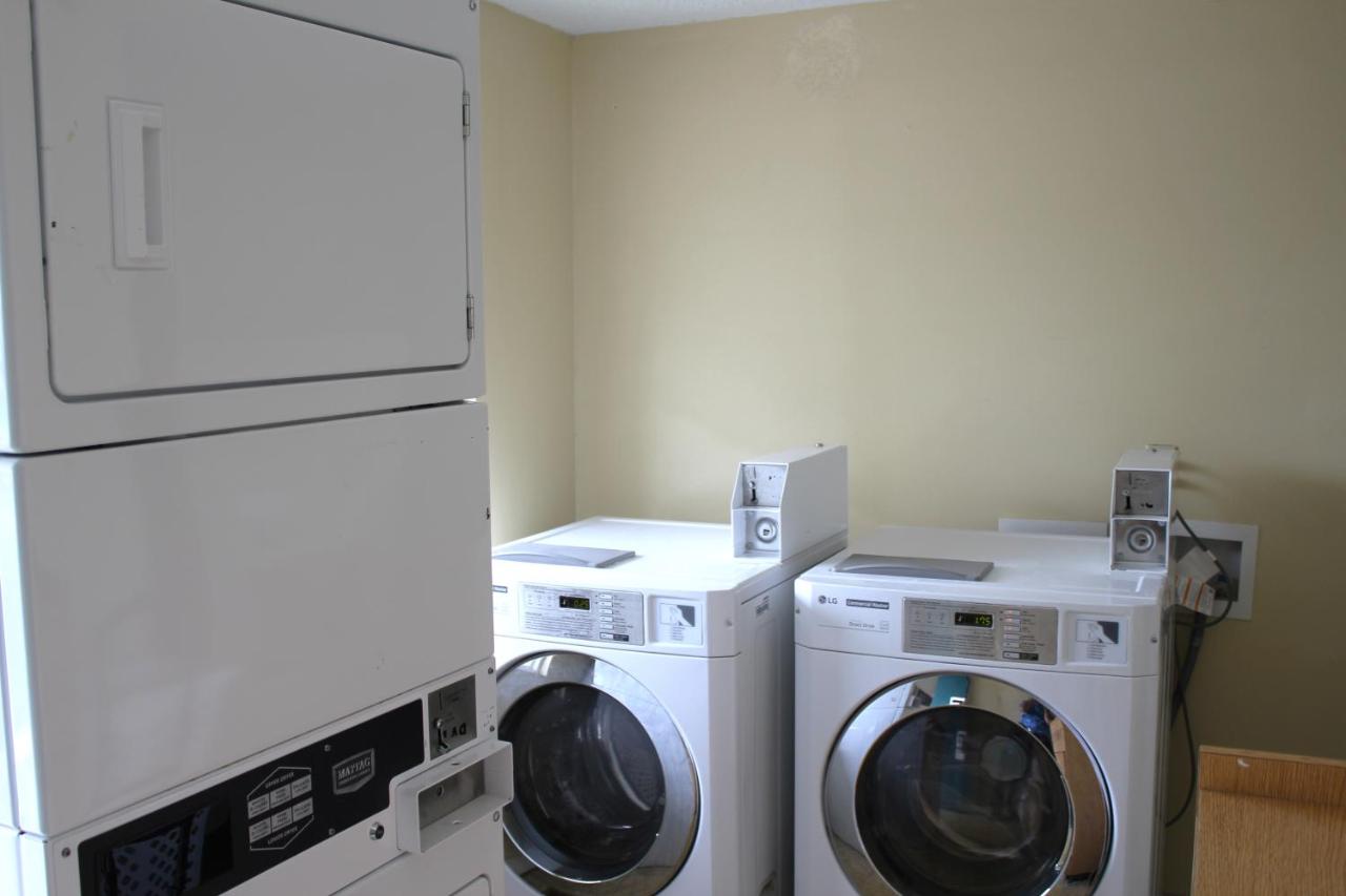 Executive Inn & Suites photo 3