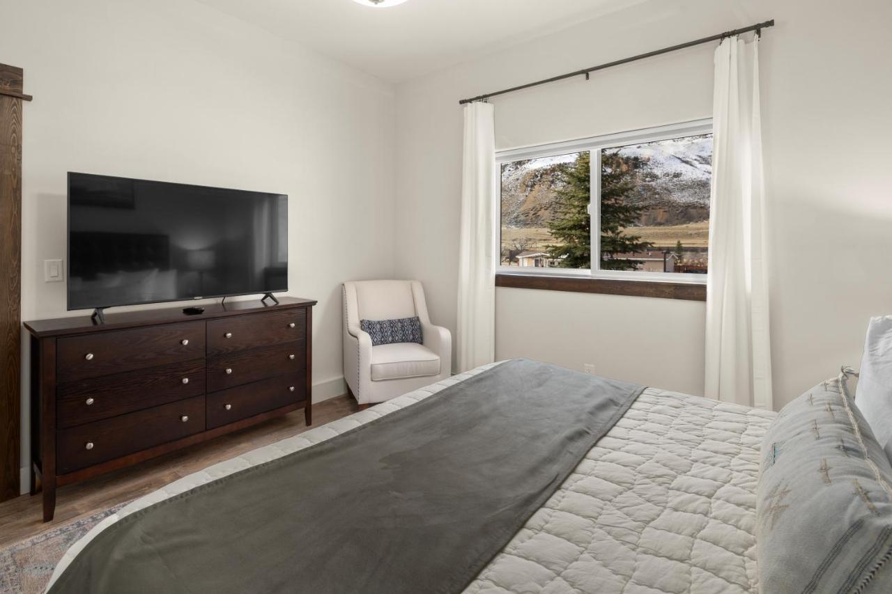 Yellowstone Hot Springs Resort photo 2