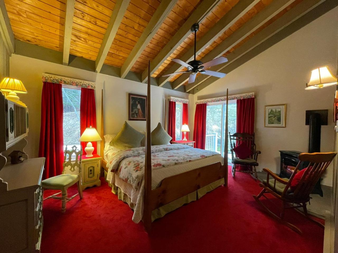 Deerhill Inn - 4