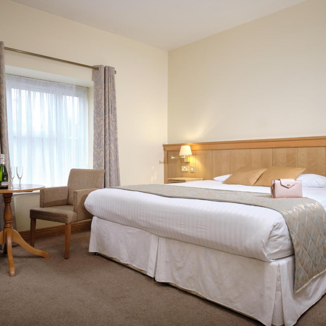 Mahon's Hotel photo 2