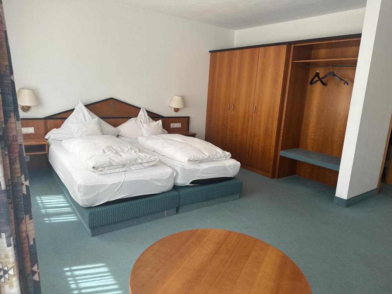 ST Hotel photo 2