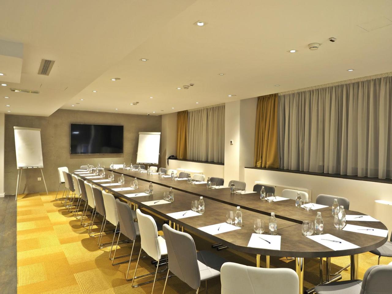 Envoy Hotel photo 3