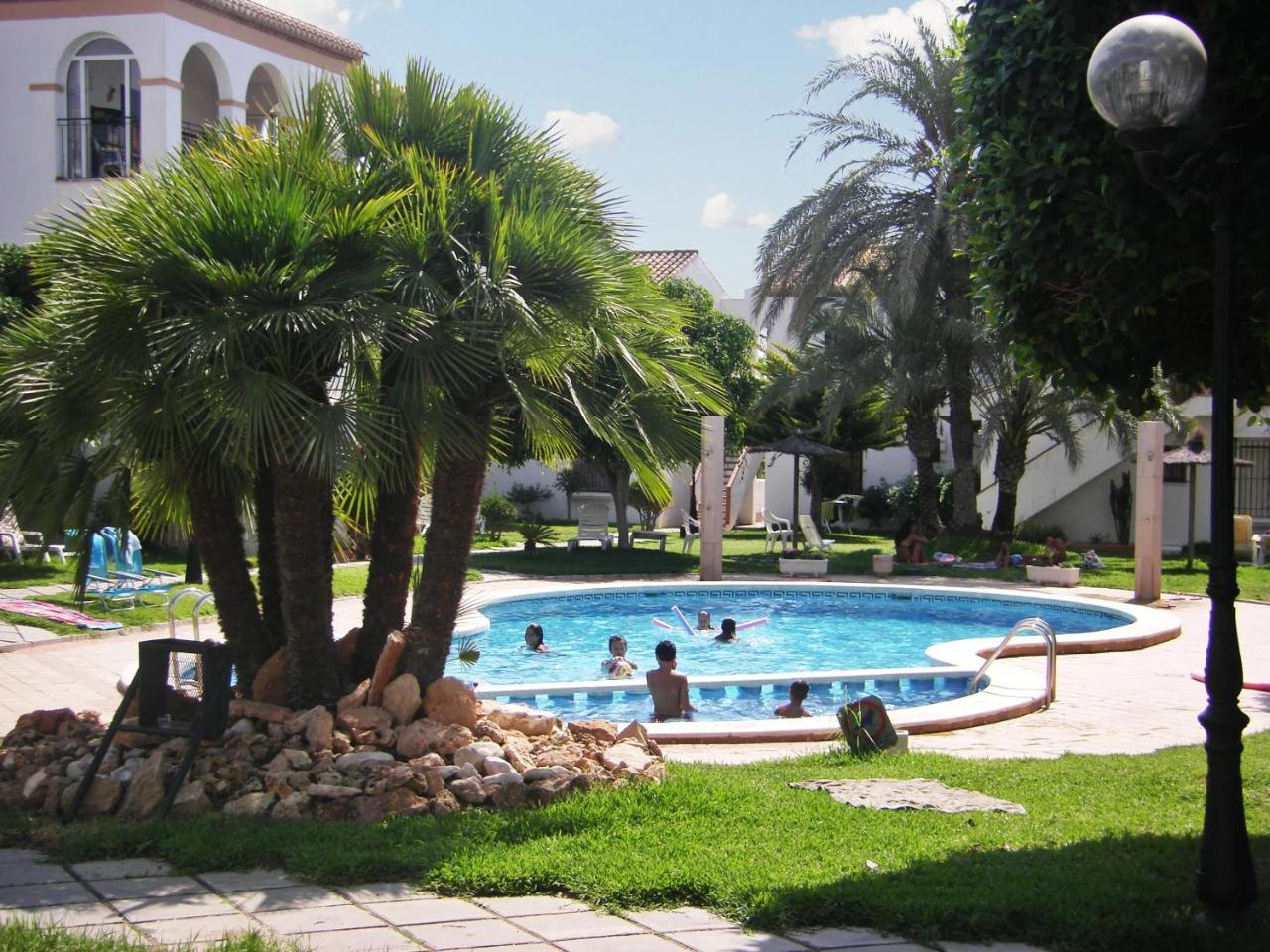 Spacious apartment in Playa Flamenca with shared pool - 3