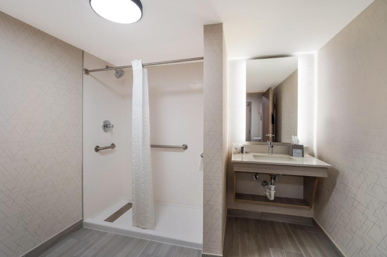 Holiday Inn Express & Suites - Lexington By IHG photo 4