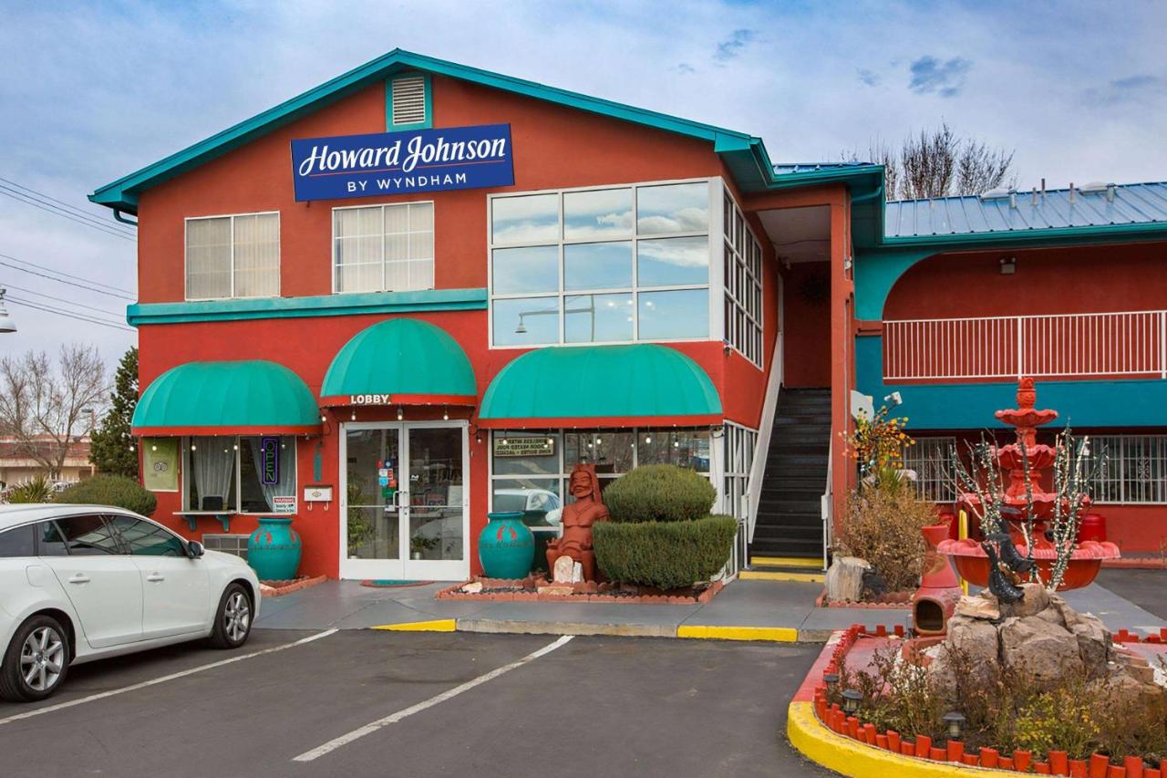 Sandia Peak Inn Old Town ABQ, a Howard Johnson by Wyndham photo 2