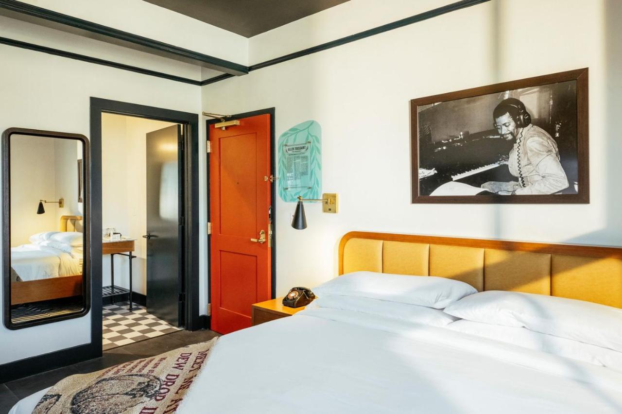 Dew Drop Inn Hotel & Lounge - 4