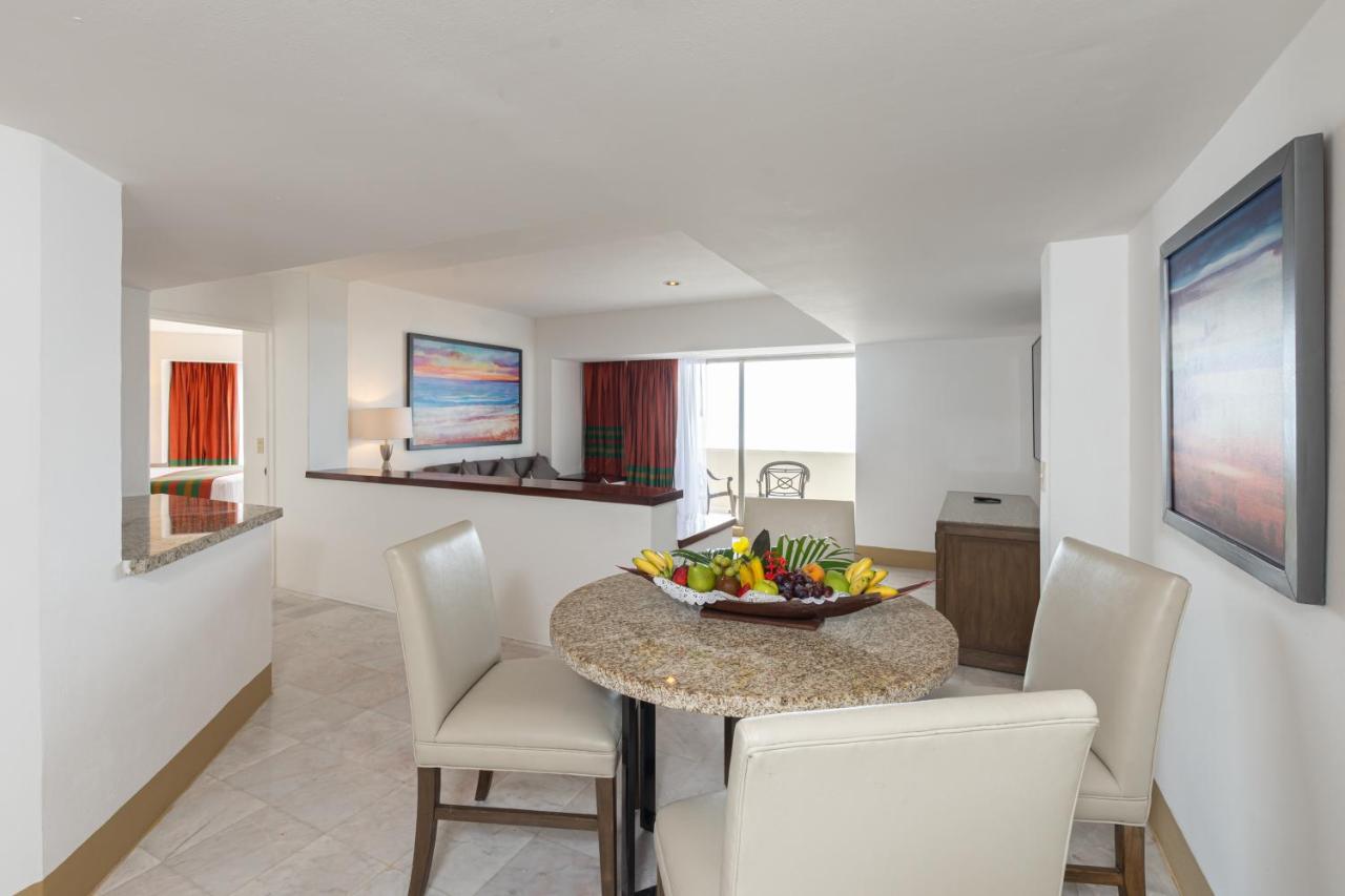 Tesoro Ixtapa Beach Resort photo 4