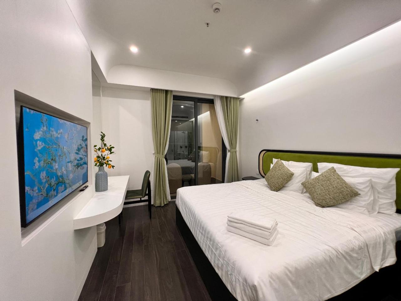 We Young Apartments by HOFs - Fireworks & Ocean view photo 2